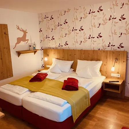 Zum Hirsch Inn *
